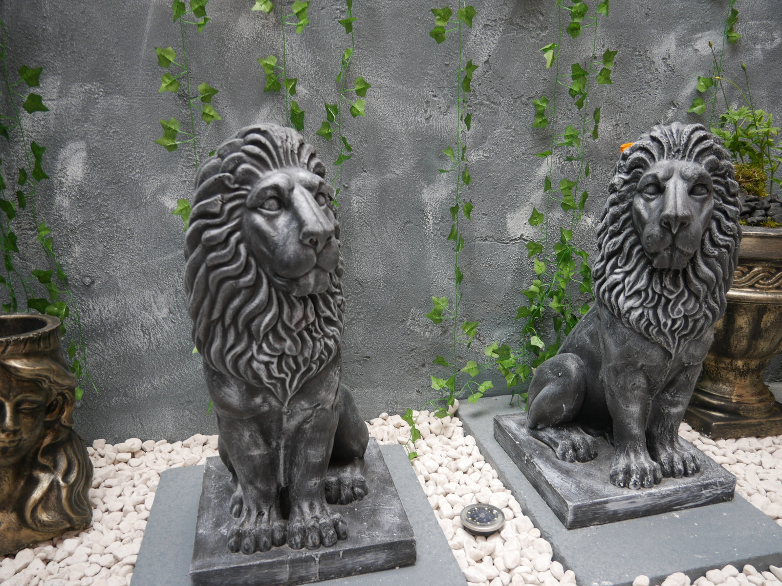 Peluno Royal Guardian Lion Statues (Pair) – Black & White Finish
